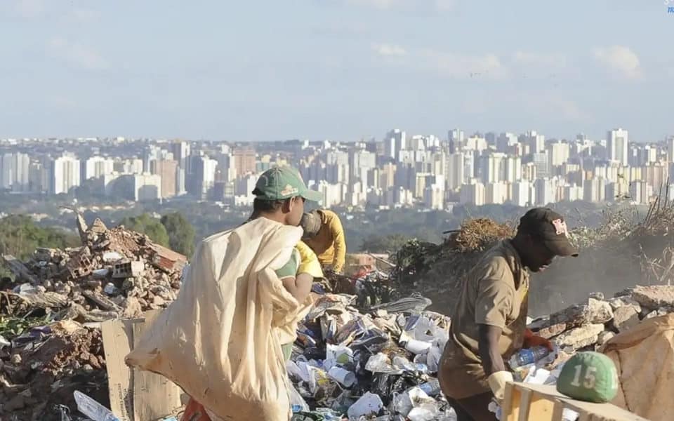SANEAMENTO BÁSICO Brasil mantém cerca de 3 mil lixões abertos